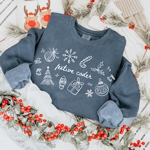 Christmas Festive Coder Sweatshirt, Comfort Colors Women In Tech Shirt IT Crewneck, Holiday Coder Girl Coding EGirl Computer Science Sweater