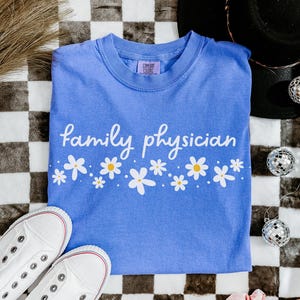 Shirt voor huisarts, comfortkleuren huisartsshirt, familiegezondheidsstudent afstudeercadeau, shirt huisartsgeneeskunde med eerstelijnszorg