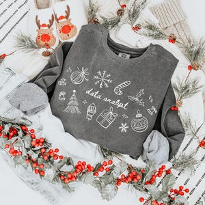 Christmas Data Analyst Sweatshirt, Comfort Colors Women In Tech Shirt IT Crewneck,Holiday Coder Girl Data Analytics Computer Science Sweater