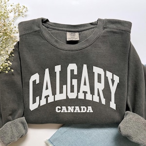 Calgary Sweatshirt, Comfort Colors Calgary Shirt, Canada Crewneck, Canada Sweater, Canadian Shirt, Canada Vacation Trip Souvenir Gift