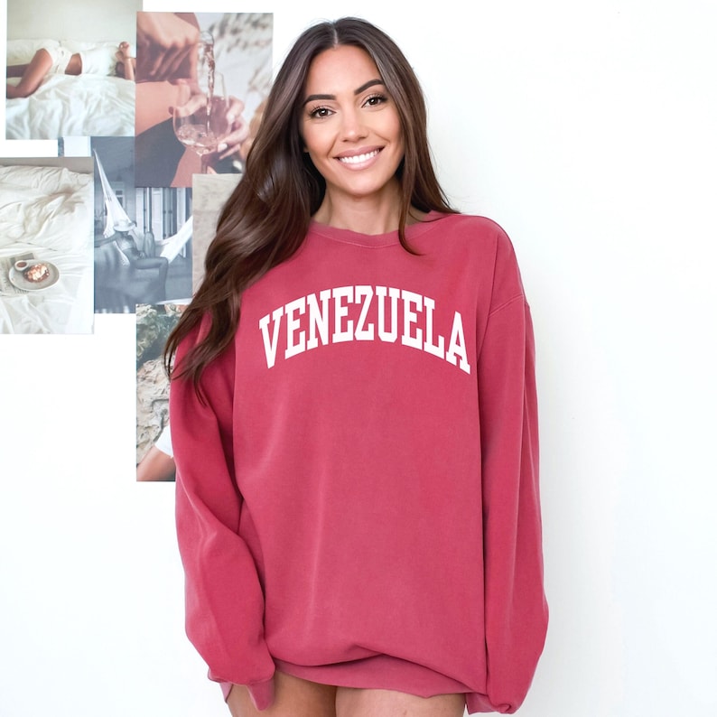 Venezuela Sweatshirt, Comfort Colors Venezuela Shirt Venezuelan Sweater South America Shirt, Sports Venezuela Vacation Trip Souvenir Gift