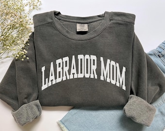 Labrador Mom Sweatshirt, Comfort Colors Labrador Mom Shirt, Dog Mom Gifts, Dog Mom Sweatshirt, Labrador Mom Gift, Labrador Retriever Shirt