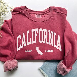 California Sweatshirt, Comfort Colors California Shirt California Vacation Trip Souvenir Gift, Sports Student Preppy California Map Crewneck