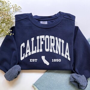 California Sweatshirt, Comfort Colors California Shirt California Vacation Trip Souvenir Gift, Sports Student Preppy California Map Crewneck