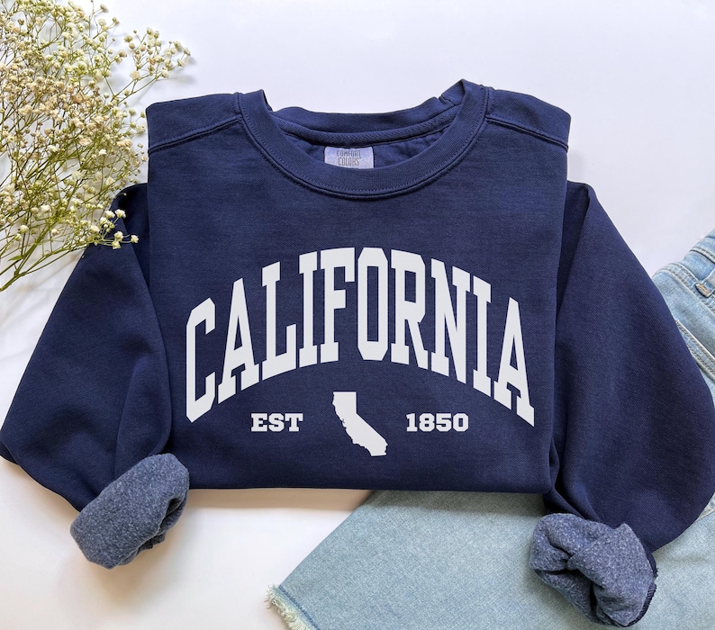 California Sweatshirt, Comfort Colors California Shirt California Vacation Trip Souvenir Gift, Sports Student Preppy California Map Crewneck