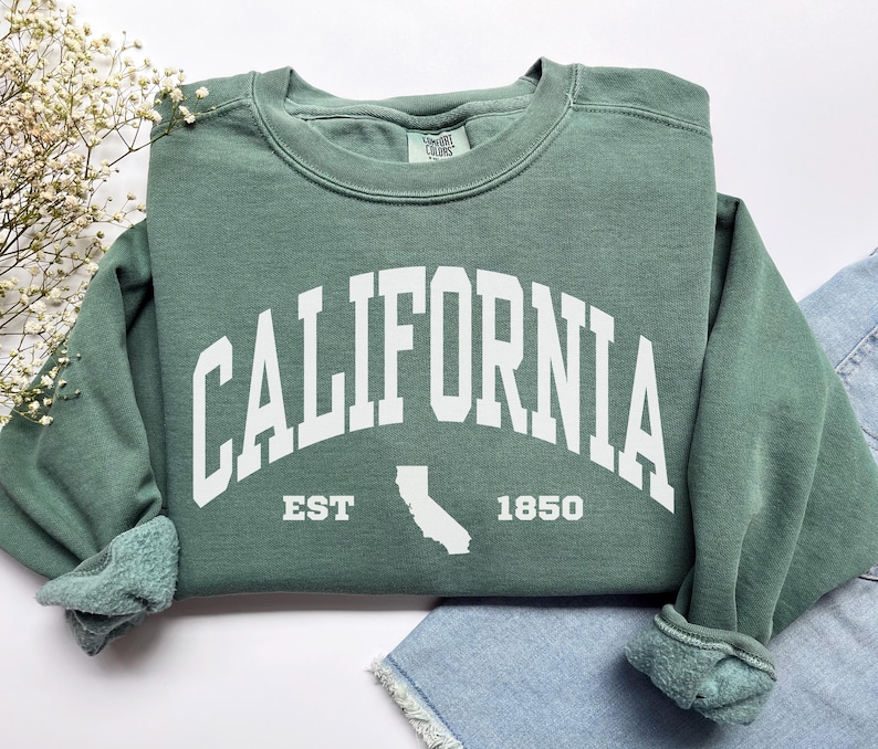 California Sweatshirt, Comfort Colors California Shirt California Vacation Trip Souvenir Gift, Sports Student Preppy California Map Crewneck