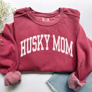 Husky Mom Sweatshirt, Comfort Colors Husky Mom Shirt Dog Mom Gift New Puppy Gift, Husky Mama Shirt Siberian Samoyed Alaskan Husky Owner Gift
