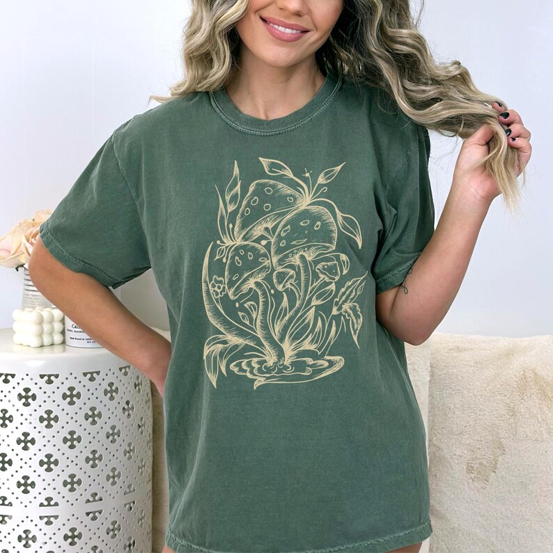 Mushroom Shirt, Comfort Colors Mushroom Sweatshirt Nature Lover Sweatshirt Mycology Gardener Shirt, Cottage Core Aesthetic Granola Girl Gift