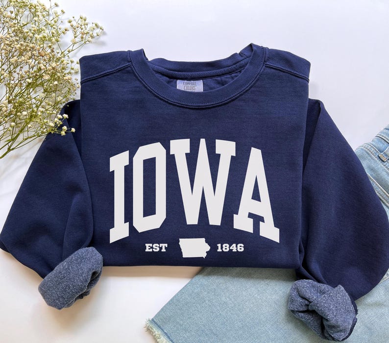 Iowa Sweatshirt, Comfort Colors Iowa Shirt, Travel Iowa Vacation Trip Souvenir, Iowa Map USA Moving to Iowa Crewneck College Student Gift