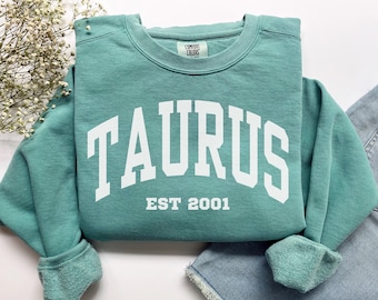 T-shirt met Stier-thema op maat, T-shirt met Stier-thema in Comfort Colors, T-shirt met sterrenbeeld-thema als cadeau voor Stier, gepersonaliseerd horoscoopcadeau voor april en mei.