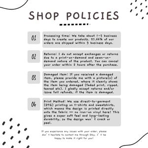 Puede incluir: Un gr&aacute;fico blanco con el texto "SHOP POLICIES" en la parte superior. El texto detalla el tiempo de procesamiento, las devoluciones, los art&iacute;culos da&ntilde;ados y los m&eacute;todos de impresi&oacute;n. La imagen est&aacute; sobre un fondo blanco con elementos decorativos negros.