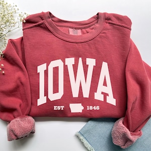 Iowa Sweatshirt, Comfort Colors Iowa Shirt, Travel Iowa Vacation Trip Souvenir, Iowa Map USA Moving to Iowa Crewneck College Student Gift