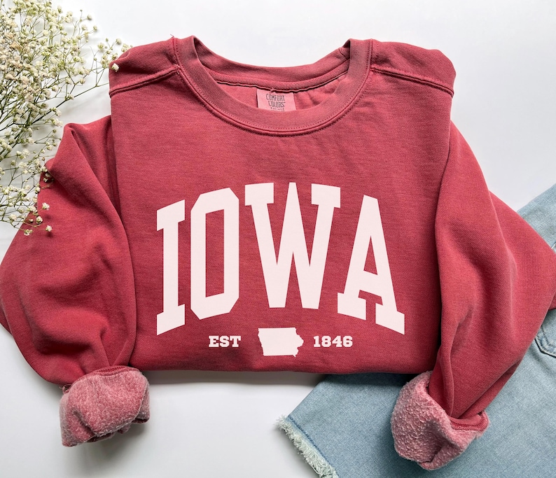 Iowa Sweatshirt, Comfort Colors Iowa Shirt, Travel Iowa Vacation Trip Souvenir, Iowa Map USA Moving to Iowa Crewneck College Student Gift