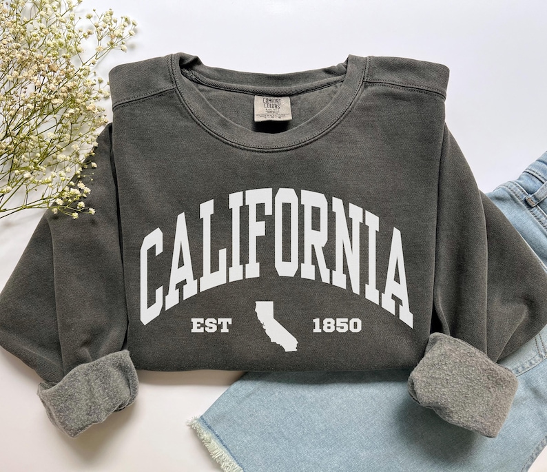 California Sweatshirt, Comfort Colors California Shirt California Vacation Trip Souvenir Gift, Sports Student Preppy California Map Crewneck