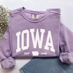 Iowa Sweatshirt, Comfort Colors Iowa Shirt, Travel Iowa Vacation Trip Souvenir, Iowa Map USA Moving to Iowa Crewneck College Student Gift