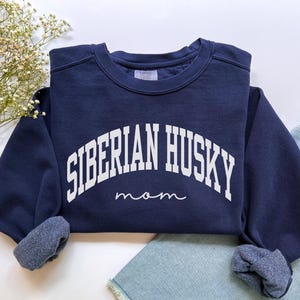 Siberian Husky Mom Sweatshirt, Comfort Colors Siberian Husky Mom Shirt, Dog Mom Gift, New Puppy Gift, Husky Mama Shirt, Husky Owner Gift