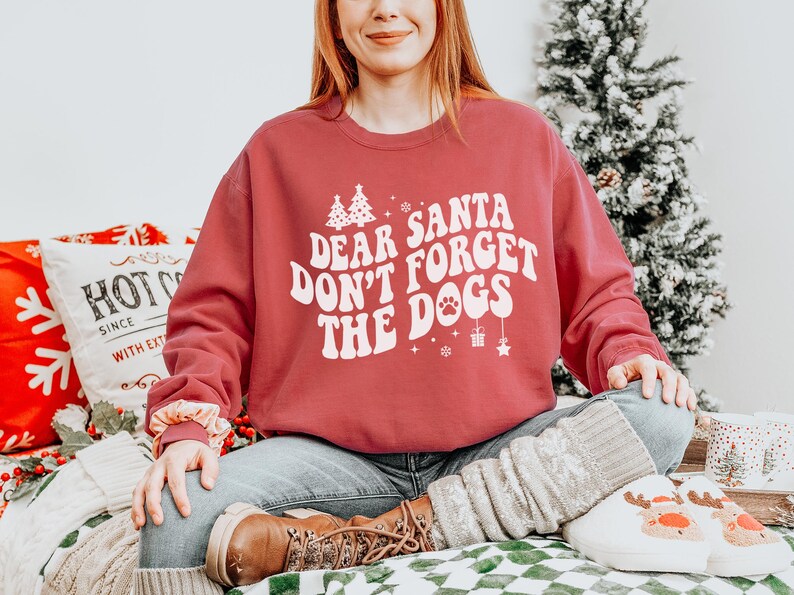 Christmas Dog Mom Sweatshirt, Comfort Colors Christmas Dog Mama Shirt Dog Christmas Gift for Dog Mom, Dog Mom PJs Christmas Dog Dad Crewneck