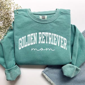 Golden Retriever Mom Sweatshirt, Comfort Colors Golden Retriever Mom Shirt, Dog Mom Gifts, Dog Mom Sweatshirt, Golden Retriever Mom Gift Tee