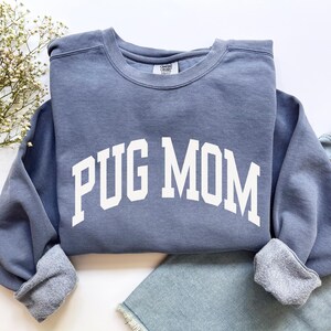 Pug Mom Sweatshirt, Comfort Colors Pug Mom Shirt, Pug Mama Shirt, Dog Mom Gifts, Dog Mom Sweatshirt, Pug Mom Gift, Dog Lover Pug Mom Tshirt