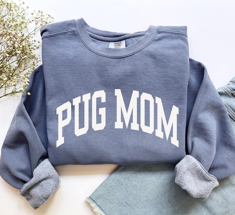 Pug Mom Sweatshirt, Comfort Colors Pug Mom Shirt, Pug Mama Shirt, Dog Mom Gifts, Dog Mom Sweatshirt, Pug Mom Gift, Dog Lover Pug Mom Tshirt