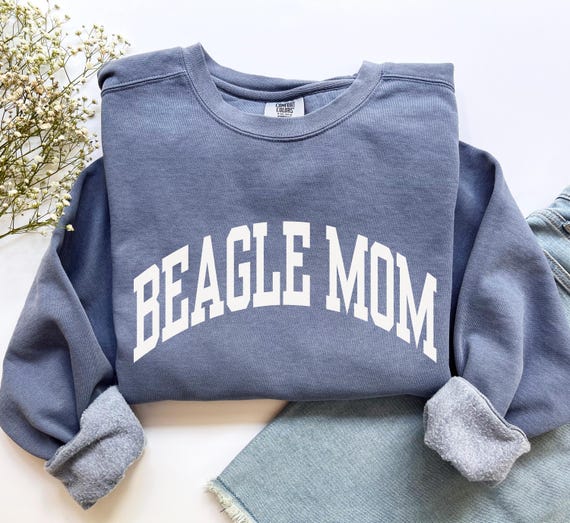 Beagle Mom Sweatshirt, Comfort Colors Beagle Mom Shirt Beagle Mama Shirt Dog Mom Gift,Preppy Beagle Owner Dog Mom Sweatshirt Beagle Mom Gift