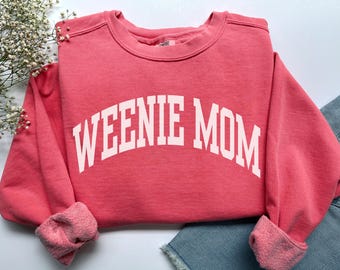 Weenie Mom Sweatshirt, Comfort Colors Weenie Mom Shirt Dachshund Mom Gift, Preppy Doxie Mom Sweatshirt Sausage Dog Wiener Dog Mom Sweater