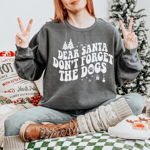 Christmas Dog Mom Sweatshirt, Comfort Colors Christmas Dog Mama Shirt Dog Christmas Gift for Dog Mom, Dog Mom PJs Christmas Dog Dad Crewneck