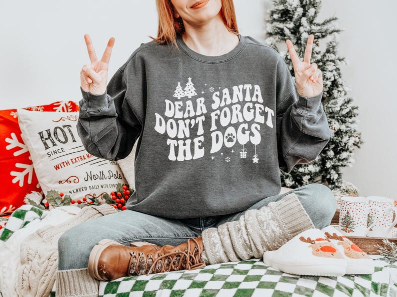 Christmas Dog Mom Sweatshirt, Comfort Colors Christmas Dog Mama Shirt Dog Christmas Gift for Dog Mom, Dog Mom PJs Christmas Dog Dad Crewneck