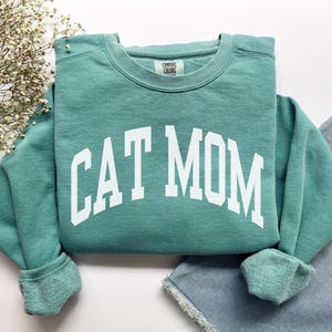 Cat Mom Sweatshirt, Comfort Colors Cat Mom Shirt, Cat Mom Gift, Cat Mom Sweater, Cat Mama Shirt, Cat Owner Gift, New Pet New Cat Crewneck