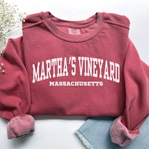 Marthas Vineyard Sweatshirt, Comfort Colors Marthas Vineyard Shirt, Massachusetts Vacation Girls Trip Souvenir Gift, Massachusetts Crewneck