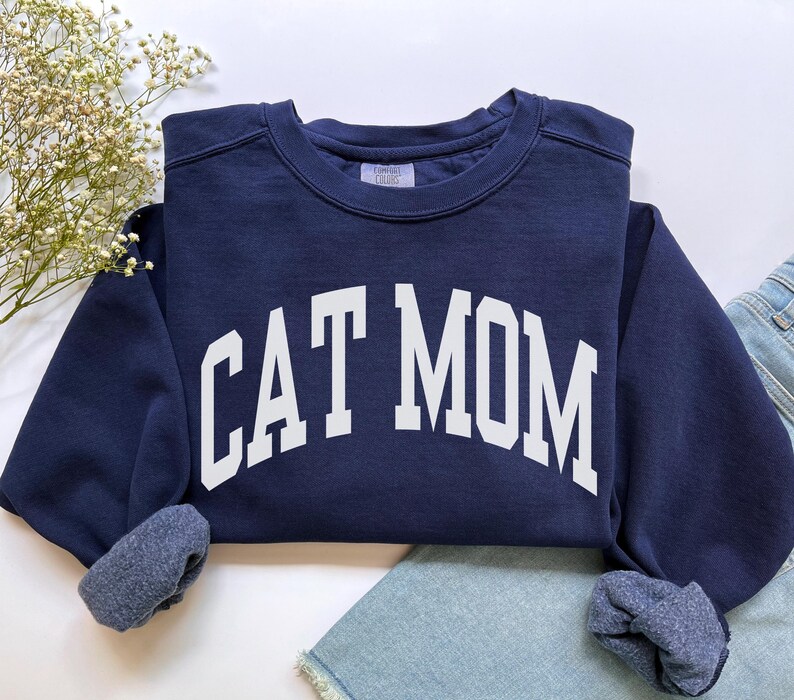 Cat Mom Sweatshirt, Comfort Colors Cat Mom Shirt, Cat Mom Gift, Cat Mom Sweater, Cat Mama Shirt, Cat Owner Gift, New Pet New Cat Crewneck