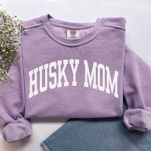 Husky Mom Sweatshirt, Comfort Colors Husky Mom Shirt, Dog Mom Gift, New Puppy Gift, Husky Mama Shirt, Siberian Alaskan Husky Owner Gift