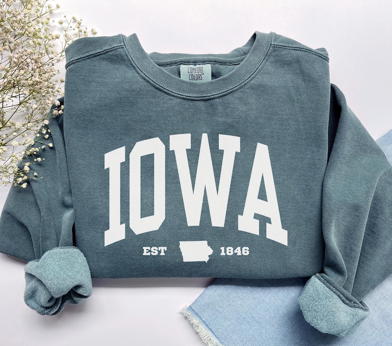Iowa Sweatshirt, Comfort Colors Iowa Shirt, Travel Iowa Vacation Trip Souvenir, Iowa Map USA Moving to Iowa Crewneck College Student Gift