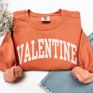 Valentine Sweatshirt, Comfort Colors Be My Valentine Shirt Valentines Day Gift XOXO Sweater, Preppy Valentines Day Crewneck Love Sweatshirt