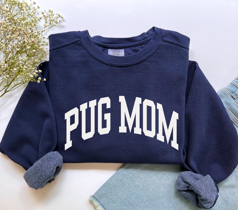 Pug Mom Sweatshirt, Comfort Colors Pug Mom Shirt, Pug Mama Shirt, Dog Mom Gifts, Dog Mom Sweatshirt, Pug Mom Gift, Dog Lover Pug Mom Tshirt