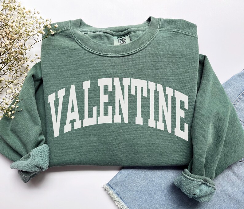 Valentine Sweatshirt, Comfort Colors Be My Valentine Shirt Valentines Day Gift XOXO Sweater, Preppy Valentines Day Crewneck Love Sweatshirt