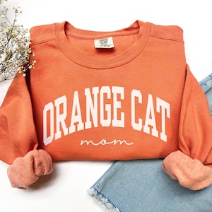 Orange Cat Mom Sweatshirt, Comfort Colors Orange Cat Mom Shirt Orange Cat Mom Gift Cat Mama Shirt, Cat Owner Gift Orange New Cat Crewneck