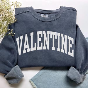 Valentine Sweatshirt, Comfort Colors Be My Valentine Shirt Valentines Day Gift XOXO Sweater, Preppy Valentines Day Crewneck Love Sweatshirt