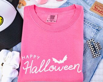Koszulka "Halloween", różowa bluza z nadrukiem w komfortowe kolory, prezent na Halloween w kolorze różowym, koszulka z nadrukiem w stylu nietoperza, pastelowa koszulka gotycka, upiorna koszulka na sezon
