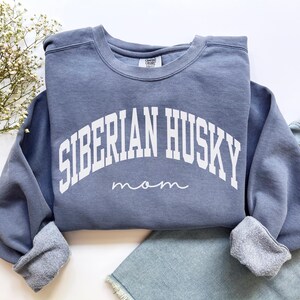 Siberian Husky Mom Sweatshirt, Comfort Colors Siberian Husky Mom Shirt Husky Dog Mom Gift, New Puppy Gift Husky Mama Shirt Husky Owner Gift