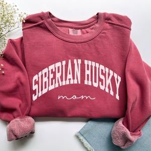 Siberian Husky Mom Sweatshirt, Comfort Colors Siberian Husky Mom Shirt, Dog Mom Gift, New Puppy Gift, Husky Mama Shirt, Husky Owner Gift