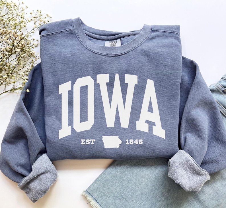 Iowa Sweatshirt, Comfort Colors Iowa Map Shirt, Travel Iowa Vacation Trip Souvenir, Preppy IA Game Day Moving to Iowa Crewneck Student Gift