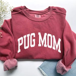 Pug Mom Sweatshirt, Comfort Colors Pug Mom Shirt, Pug Mama Shirt, Dog Mom Gifts, Dog Mom Sweatshirt, Pug Mom Gift, Dog Lover Pug Mom Tshirt