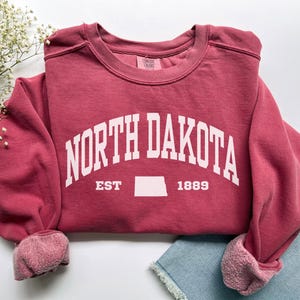 North Dakota Sweatshirt, Comfort Colors North Dakota Shirt, North Dakota Vacation Trip Souvenir Gift, Midwest Student North Dakota Crewneck