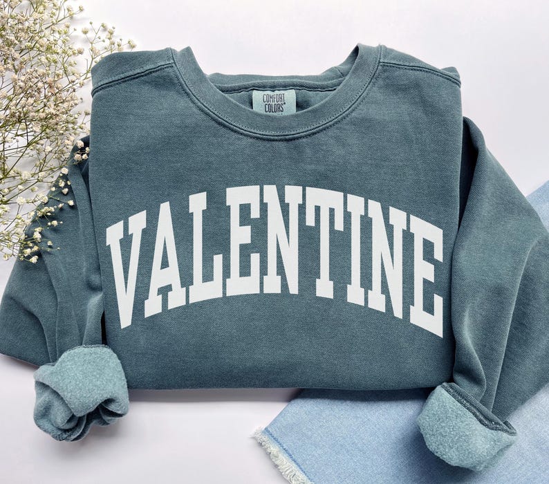 Valentine Sweatshirt, Comfort Colors Be My Valentine Shirt Valentines Day Gift XOXO Sweater, Preppy Valentines Day Crewneck Love Sweatshirt