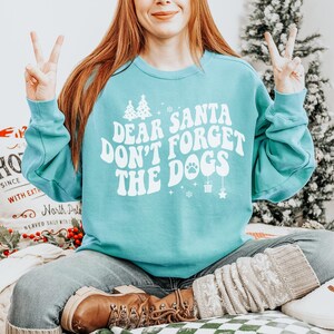 Christmas Dog Mom Sweatshirt, Comfort Colors Christmas Dog Mama Shirt Dog Christmas Gift for Dog Mom, Dog Mom PJs Christmas Dog Dad Crewneck