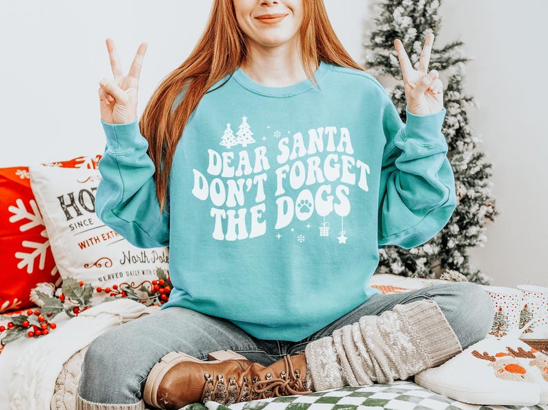 Christmas Dog Mom Sweatshirt, Comfort Colors Christmas Dog Mama Shirt Dog Christmas Gift for Dog Mom, Dog Mom PJs Christmas Dog Dad Crewneck