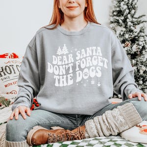 Christmas Dog Mom Sweatshirt, Comfort Colors Christmas Dog Mama Shirt Dog Christmas Gift for Dog Mom, Dog Mom PJs Christmas Dog Dad Crewneck