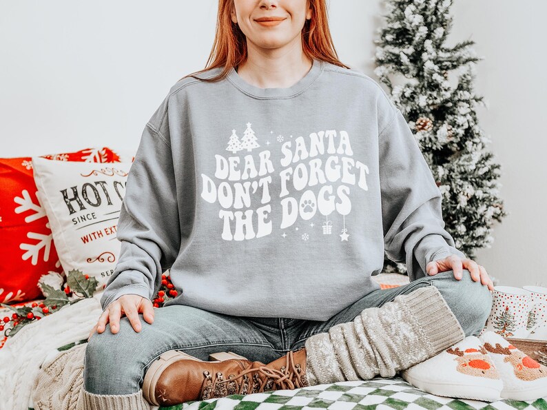 Christmas Dog Mom Sweatshirt, Comfort Colors Christmas Dog Mama Shirt Dog Christmas Gift for Dog Mom, Dog Mom PJs Christmas Dog Dad Crewneck