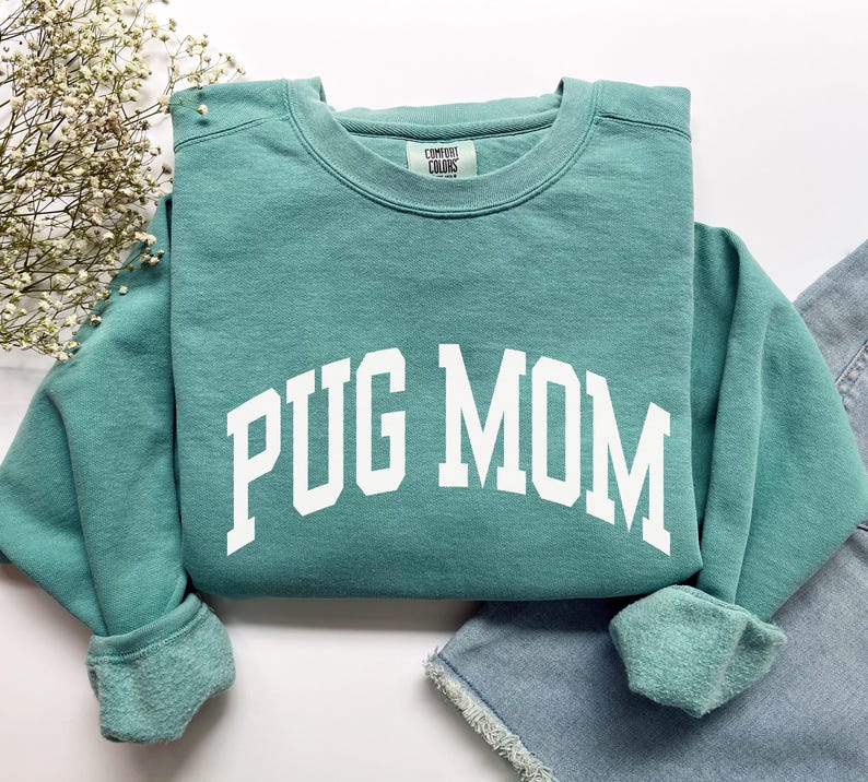 Pug Mom Sweatshirt, Comfort Colors Pug Mom Shirt, Pug Mama Shirt, Dog Mom Gifts, Dog Mom Sweatshirt, Pug Mom Gift, Dog Lover Pug Mom Tshirt
